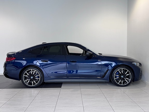 BMW i4 10 of 30