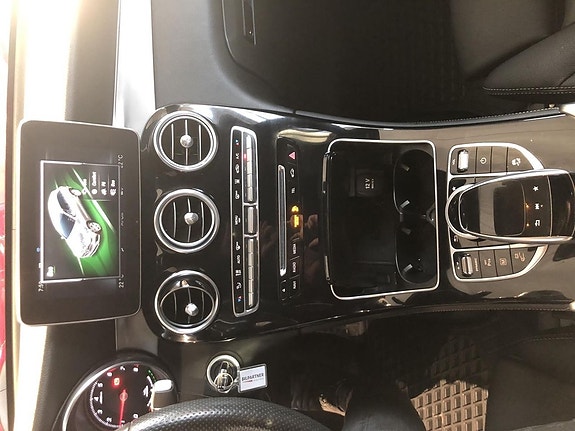 Mercedes-Benz GLC350 e 13 of 16
