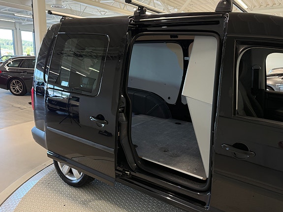 Volkswagen Caddy Maxi 17 of 30