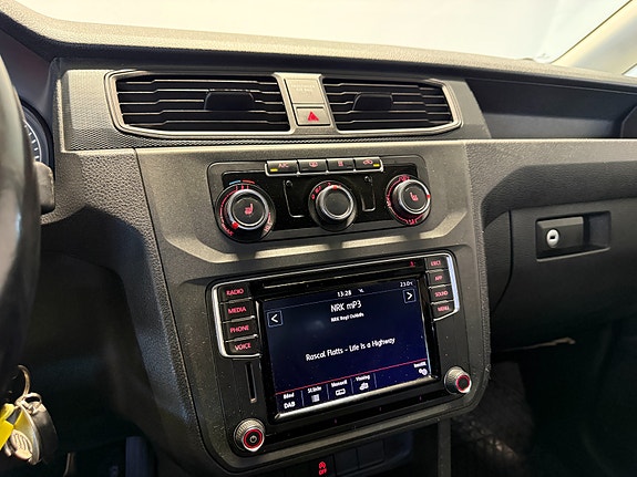 Volkswagen Caddy Maxi 27 of 30