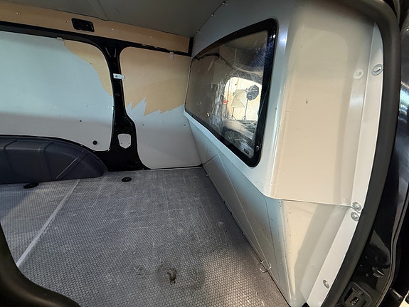 Volkswagen Caddy Maxi 18 of 30