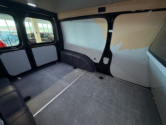 Volkswagen Caddy Maxi 19 of 30