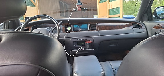 Lincoln Town Car 10 of 12