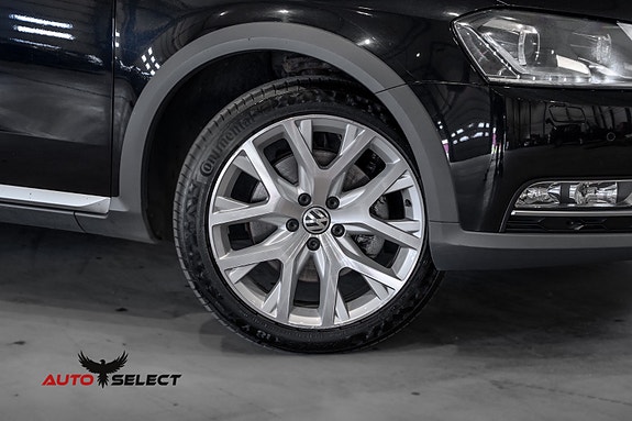 Volkswagen Passat Alltrack 3 of 30