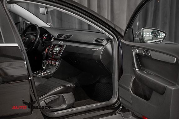 Volkswagen Passat Alltrack 18 of 30