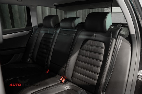 Volkswagen Passat Alltrack 17 of 30