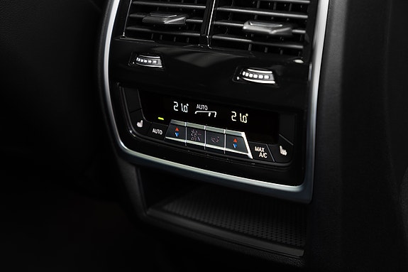 BMW X7 27 of 30