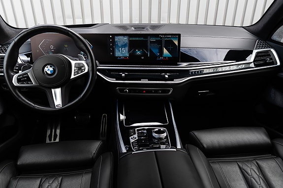 BMW X7 12 of 30