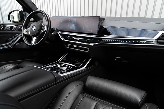 BMW X7 13 of 30