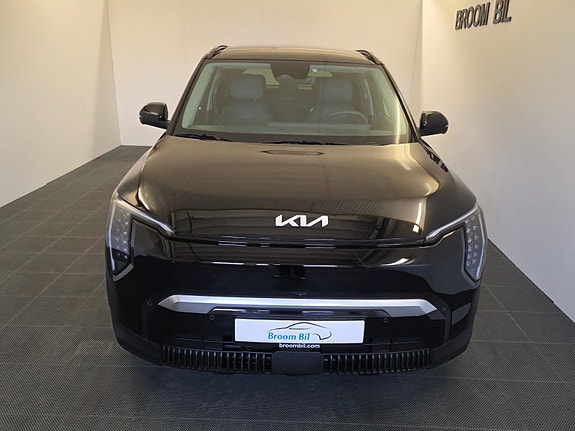 Kia EV3 2 of 16