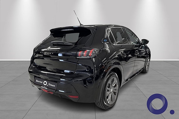 Peugeot e-208 8 of 17