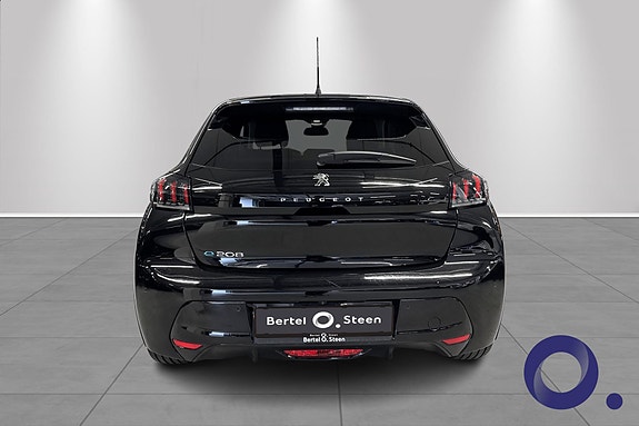 Peugeot e-208 7 of 17