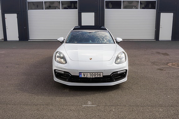 Porsche Panamera 4 3 of 30