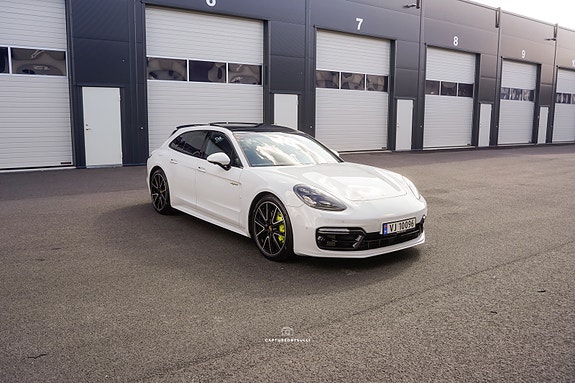 Porsche Panamera 4 2 of 30