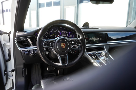 Porsche Panamera 4 10 of 30