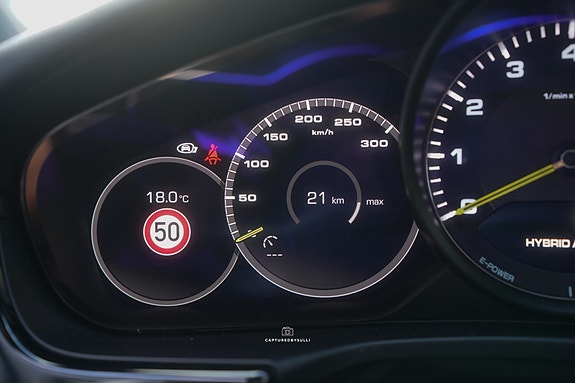 Porsche Panamera 4 15 of 30