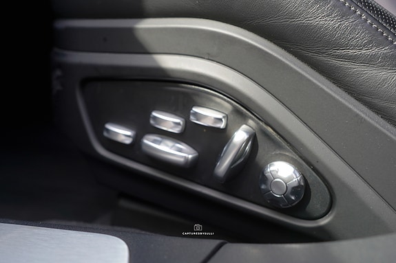 Porsche Panamera 4 26 of 30