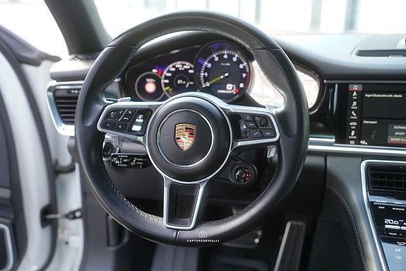 Porsche Panamera 4 11 of 30