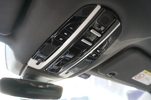 Porsche Panamera 4 25 of 30