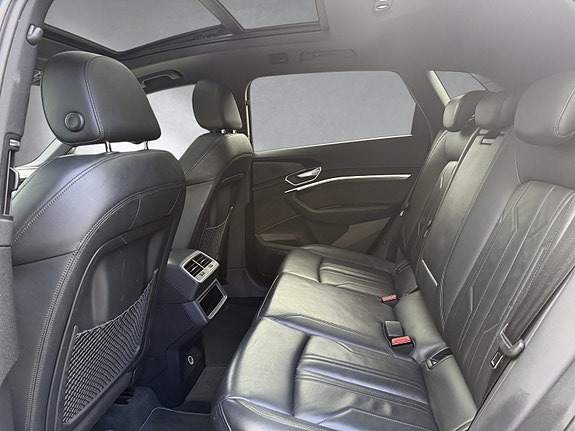 Audi e-tron 14 of 30