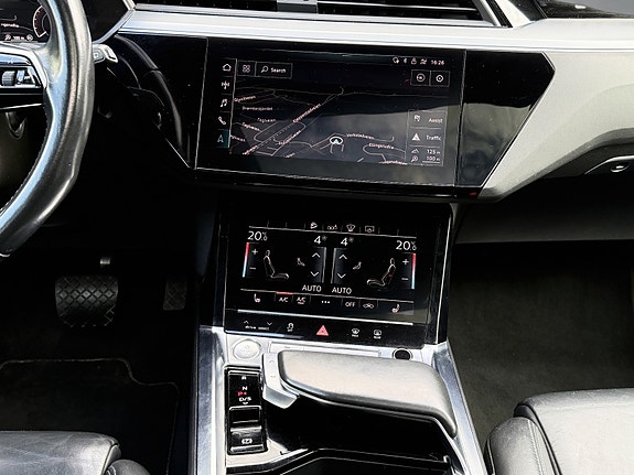 Audi e-tron 29 of 30