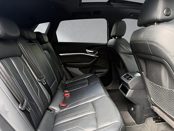 Audi e-tron 16 of 30