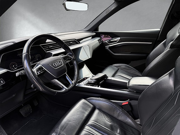 Audi e-tron 11 of 30