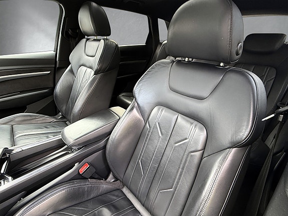 Audi e-tron 13 of 30