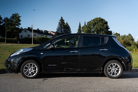 Nissan Leaf 5 of 22