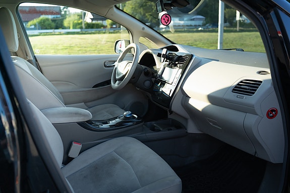 Nissan Leaf 12 of 22