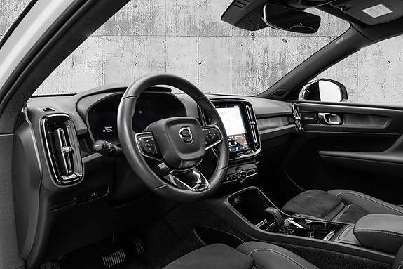 Volvo XC40 11 of 30