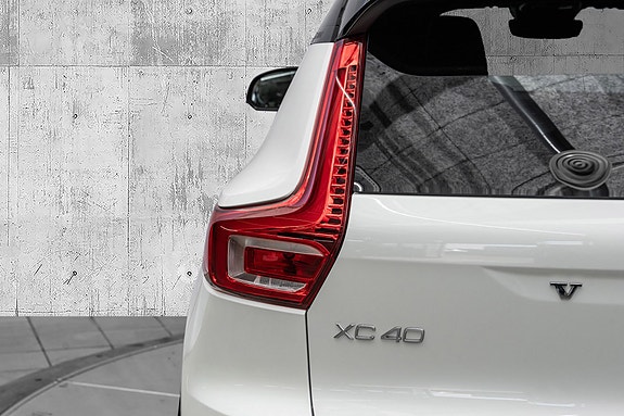 Volvo XC40 8 of 30
