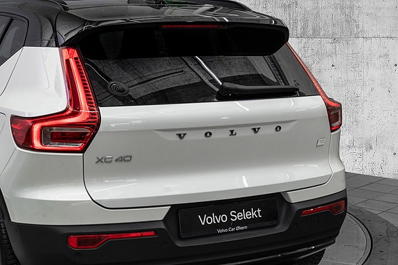 Volvo XC40 6 of 30