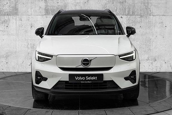 Volvo XC40 3 of 30