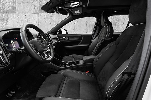 Volvo XC40 10 of 30