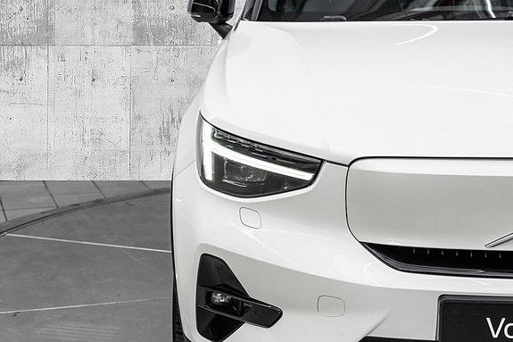 Volvo XC40 4 of 30