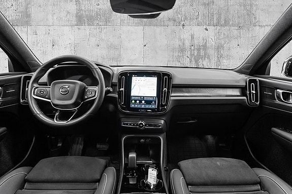 Volvo XC40 14 of 30