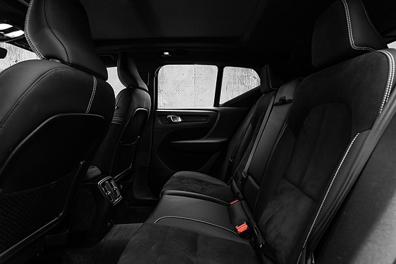 Volvo XC40 13 of 30
