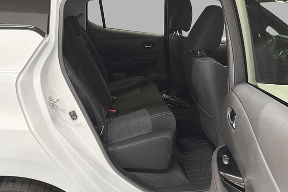 Nissan Leaf 13 of 23