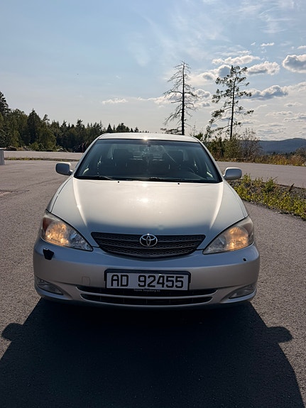 Toyota Camry 2 of 30