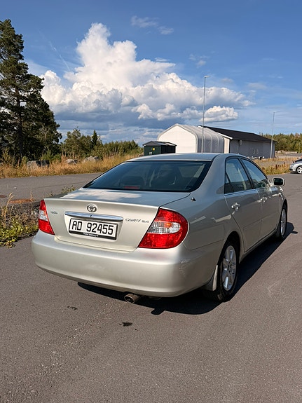 Toyota Camry 10 of 30
