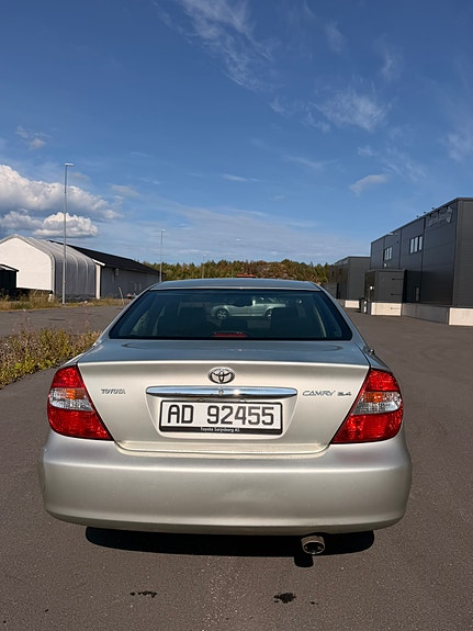Toyota Camry 11 of 30