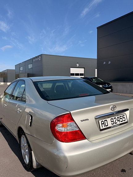 Toyota Camry 12 of 30