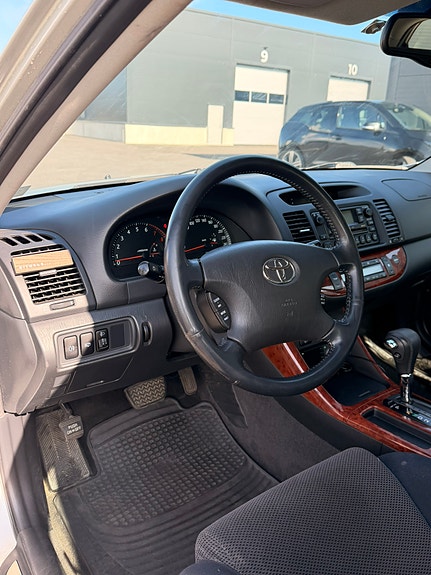 Toyota Camry 20 of 30