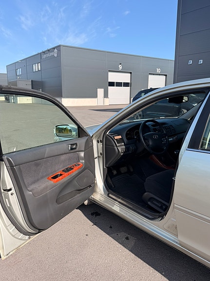 Toyota Camry 18 of 30