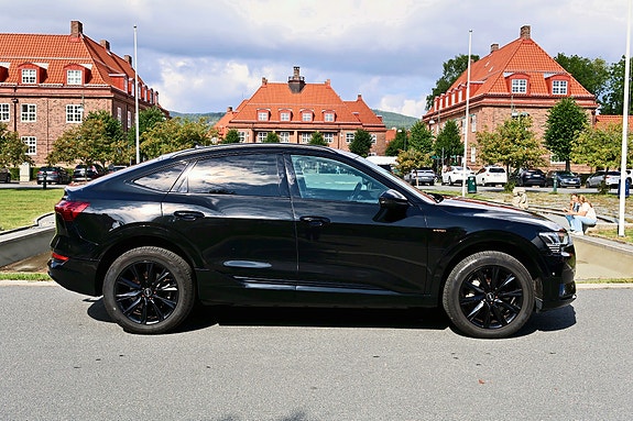 Audi e-tron Sportback 2 of 24