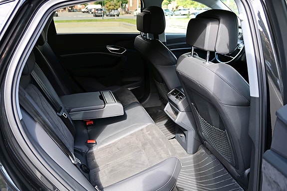 Audi e-tron Sportback 12 of 24