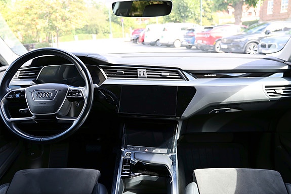 Audi e-tron Sportback 6 of 24