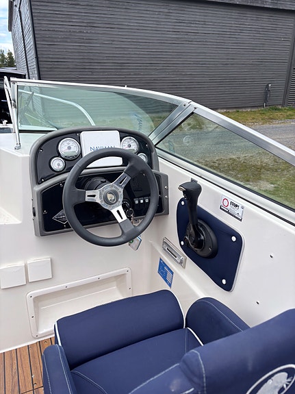 Daycruiser. Uttern 18 fot.  Stående på Osensjøen 11 of 20