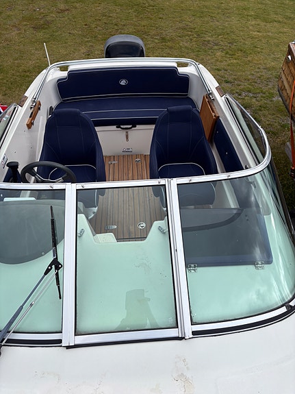 Daycruiser. Uttern 18 fot.  Stående på Osensjøen 17 of 20